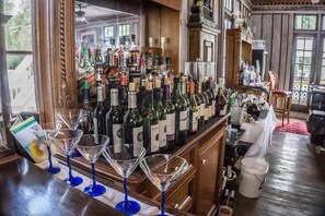 Bar (on property) - Putnam Lodge Hotel and Spa (Cross City)