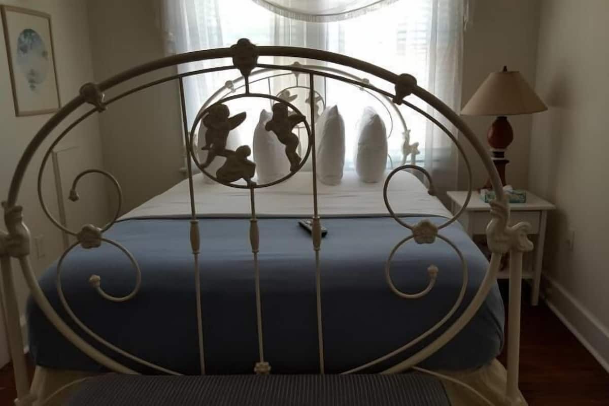 premium bedding, free wifi, bed sheets