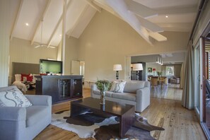 Luxury-Doppel- oder -Zweibettzimmer | Wohnzimmer | Flachbildfernseher