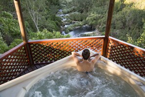 Bồn tắm spa ngoài trời