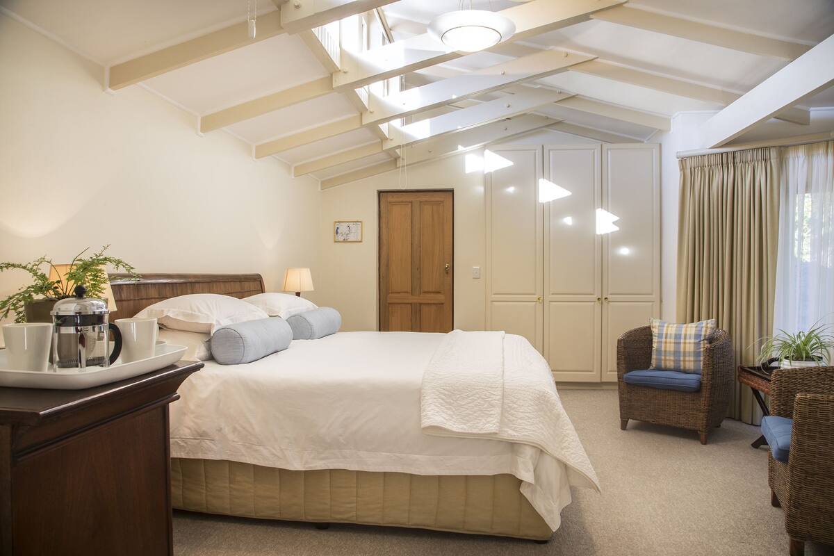 Luxury Lodge Garden Room No View | Premium bedding, down comforters, pillowtop beds, in-room safe