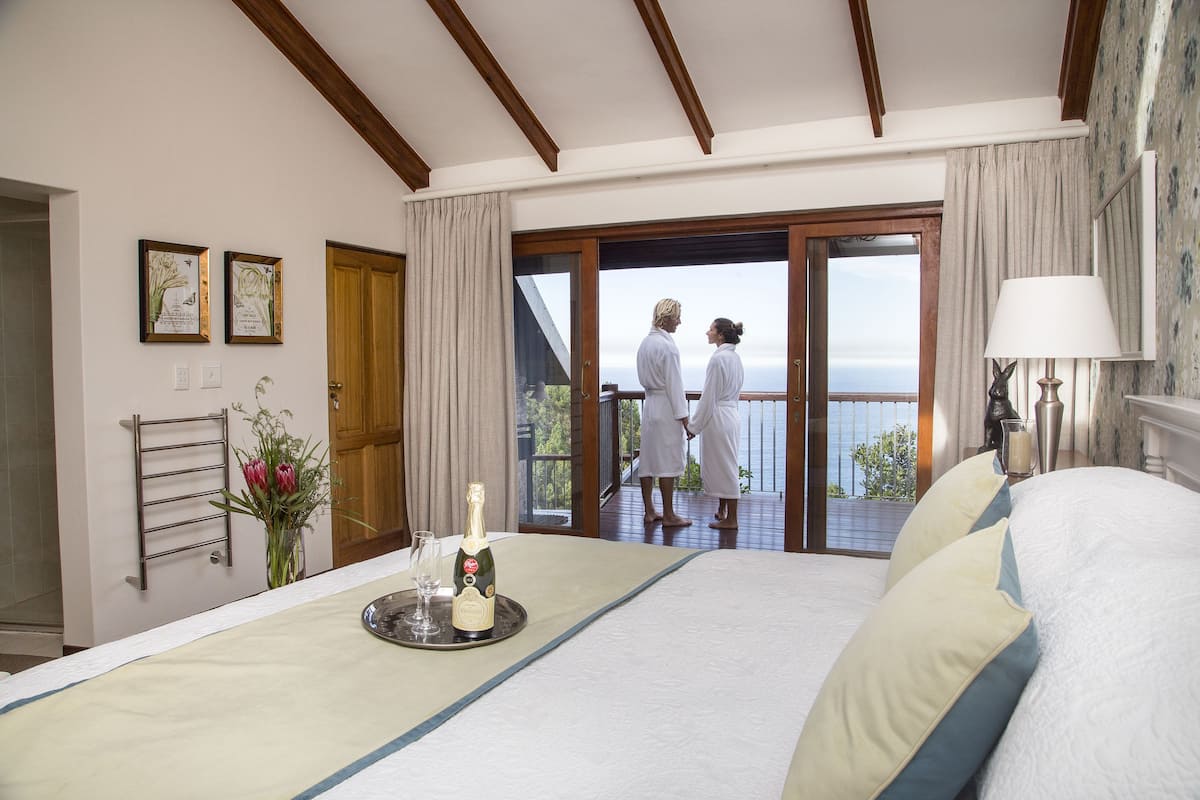 Premium Room | Premium bedding, down comforters, pillowtop beds, in-room safe