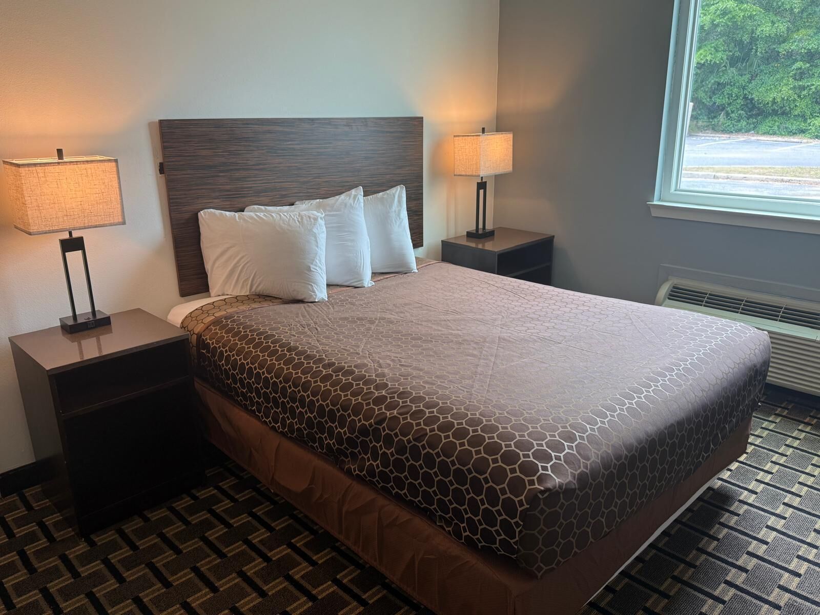 Habitació individual bàsica | Escriptori, planxa i posts de planxar, wifi gratuïta i roba de llit 