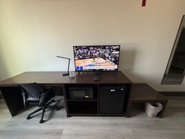   标准房, 2 张大床, 无烟房 | 办公桌、熨斗/熨衣板、免费 WiFi、床单