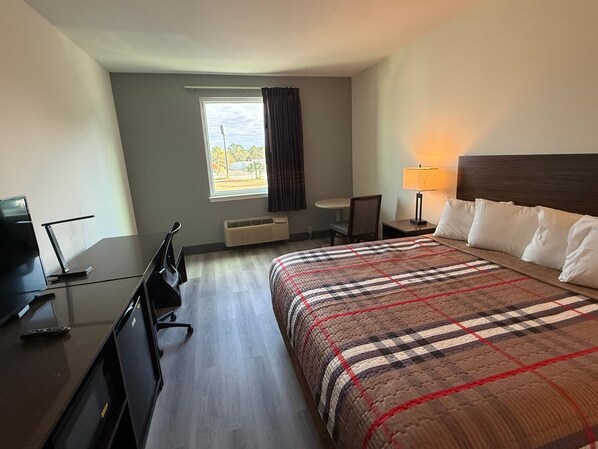 Standard Room, 1 King Bed