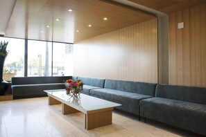 Coin salon dans le hall