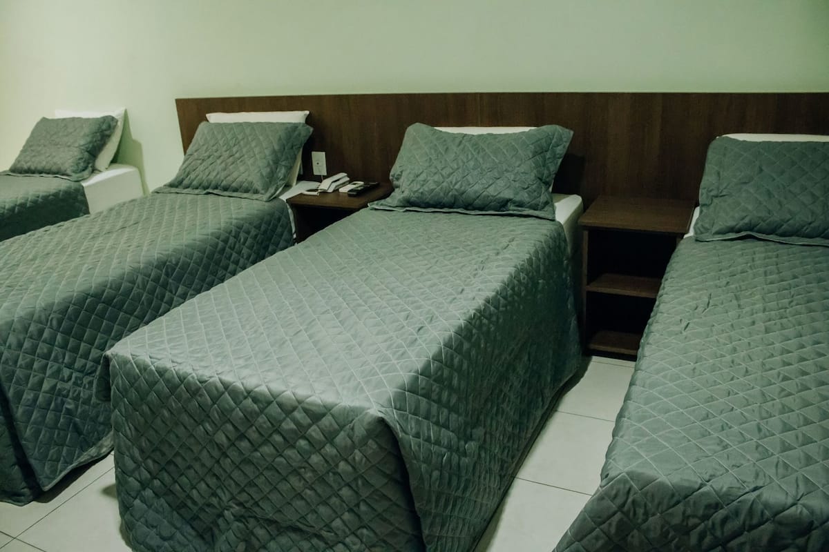 Minibar, Schreibtisch, Verdunkelungsvorhänge, Bügeleisen/Bügelbrett