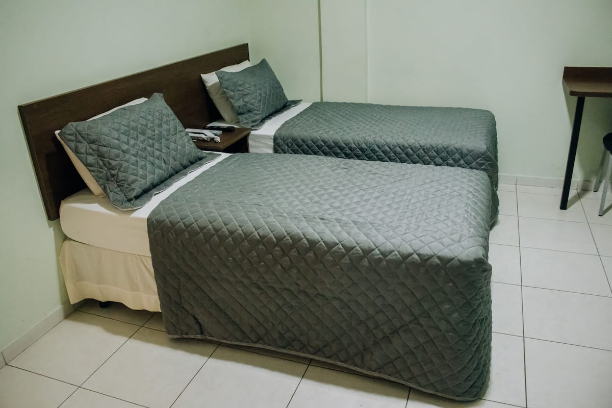 Minibar, Schreibtisch, Verdunkelungsvorhänge, Bügeleisen/Bügelbrett