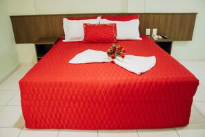 Honeymoon Double Room | Minibar, desk, blackout drapes, iron/ironing board - Trindade Plaza Hotel (Trindade)
