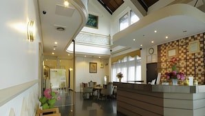 Lobby - Mervit Hotel (Padang)