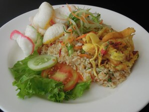 餐饮