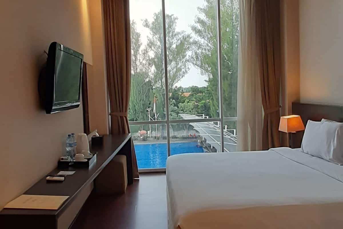 Deluxe Double or Twin Room | 1 bedroom, in-room safe, desk, blackout drapes