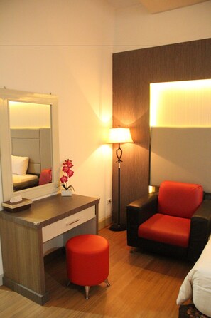 Habitación superior | Escritorio, cortinas opacas, wifi gratis
