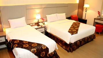 Deluxe Room | Desk, blackout drapes, free WiFi