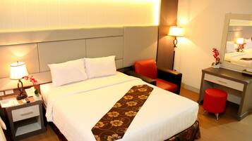 Deluxe Room | Desk, blackout curtains, free WiFi