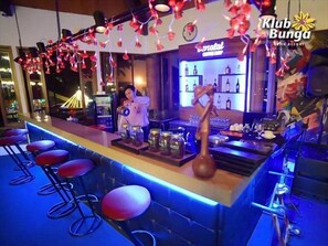 Bar (on property) - Klub Bunga Butik Resort (Batu)