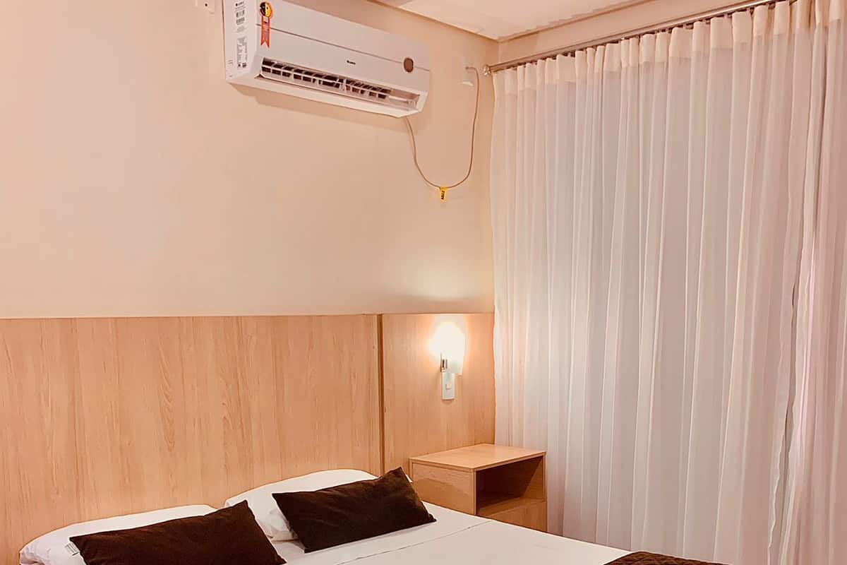 Tweepersoonskamer | Een minibar, een bureau, gratis wifi, beddengoed