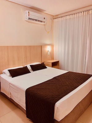 Double Room | Bar mini, meja, Wi-fi percuma, cadar katil
