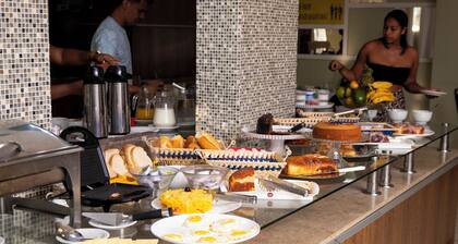 Victoria Plaza Hotel