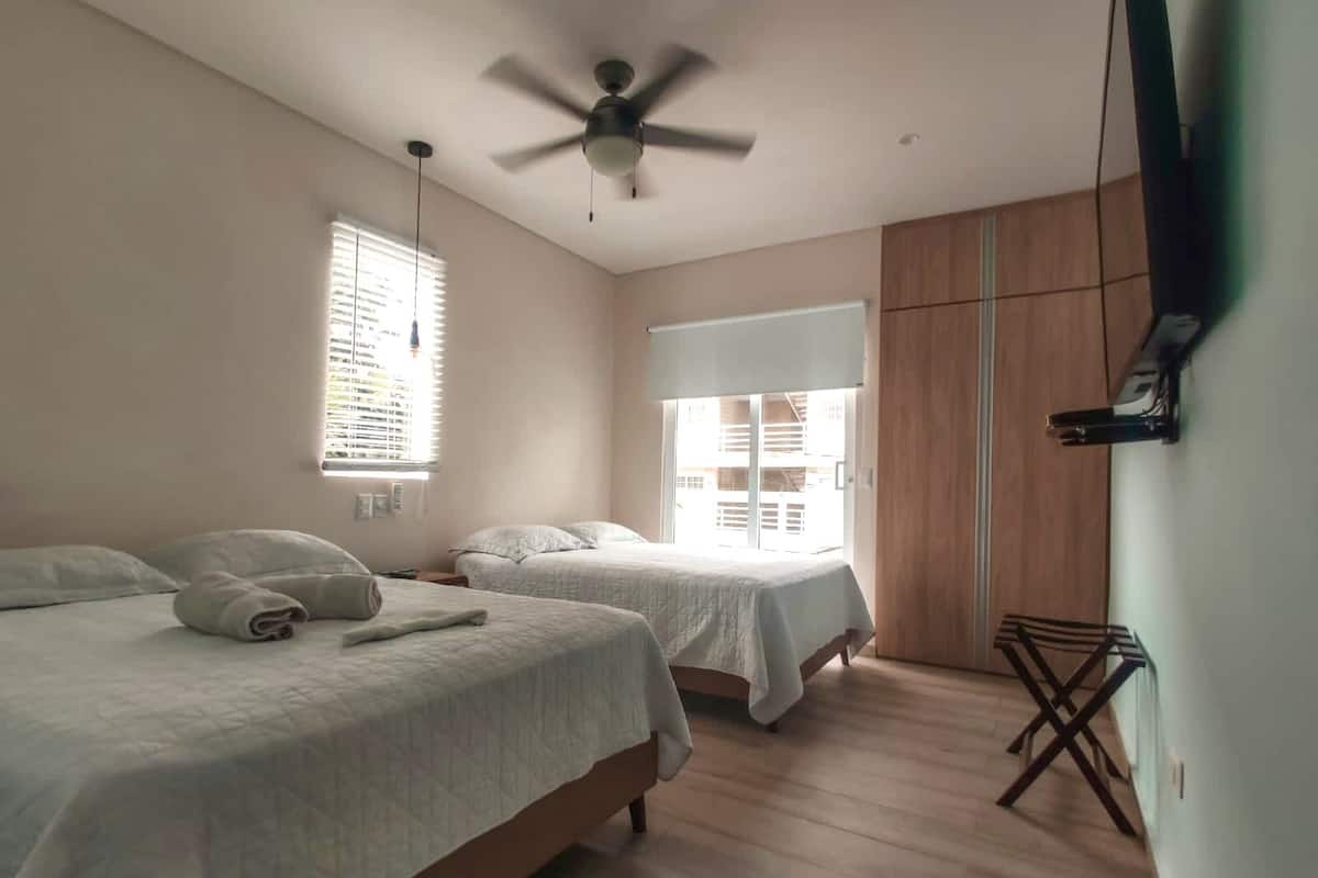 Room 103 | In-room safe, iron/ironing board, free WiFi, bed sheets