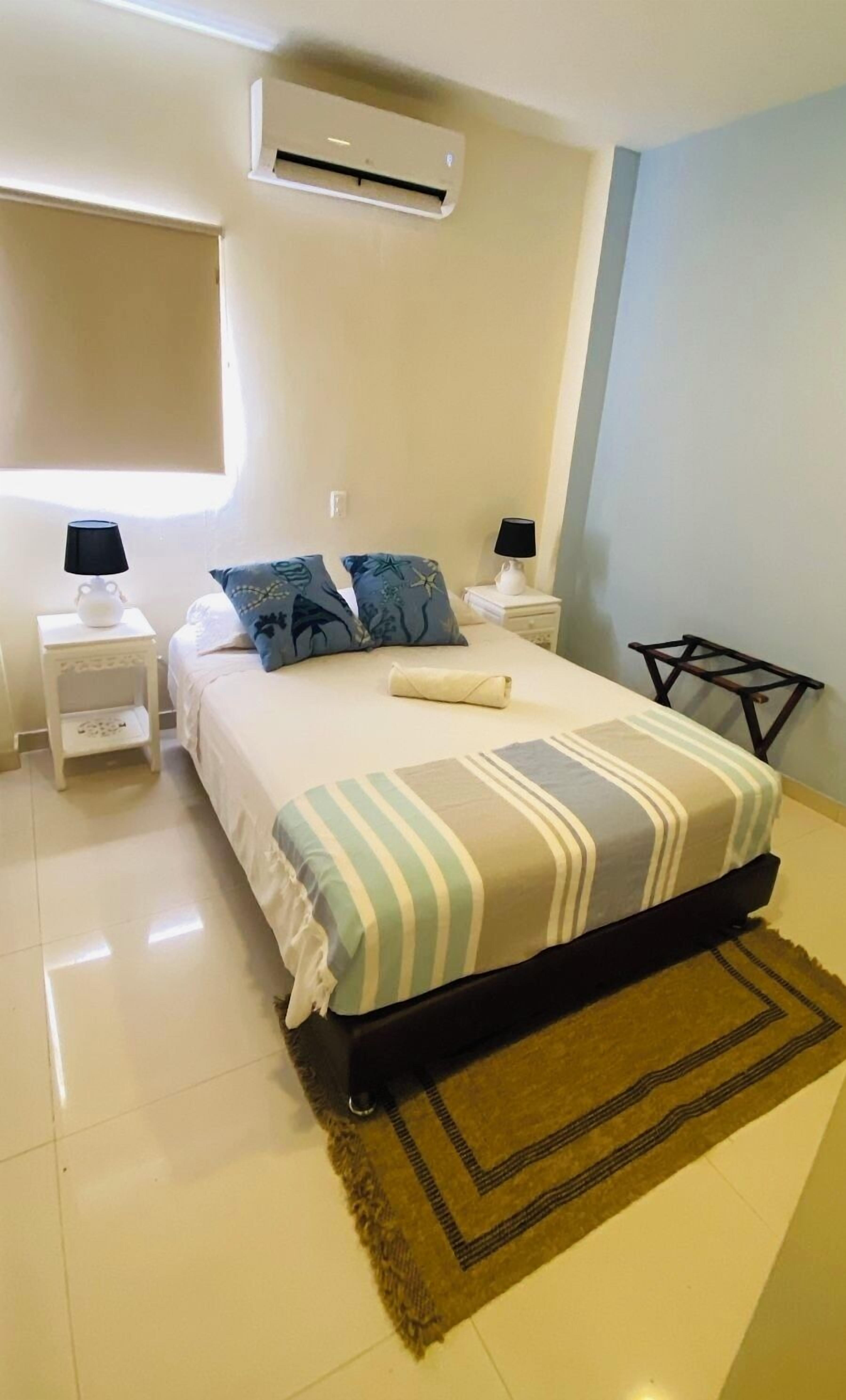 Room 102 | In-room safe, iron/ironing board, free WiFi, bed sheets