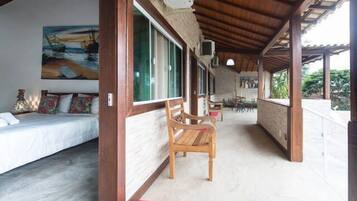 Quarto casal | Roupas de cama premium, frigobar, cortinas blackout, Wi-Fi de cortesia