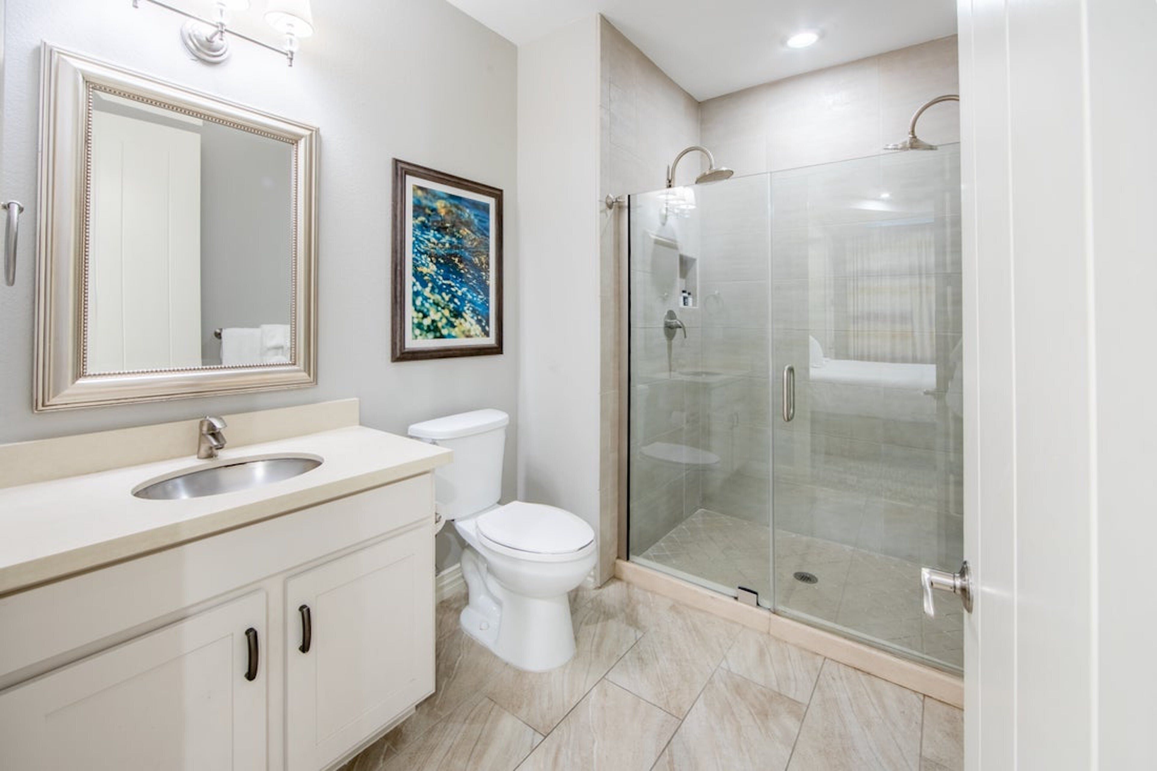 combined shower/bathtub, free toiletries, hair dryer, towels