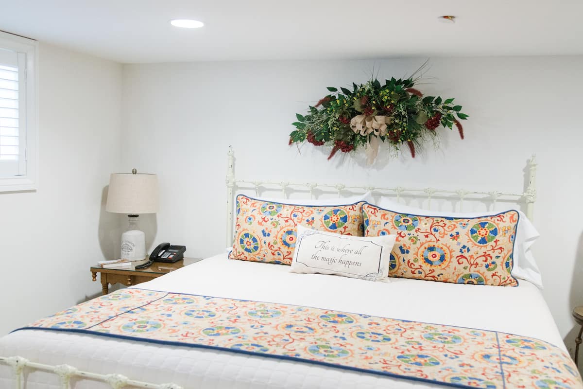 Room, Private Bathroom (Room 100) | Premium bedding, iron/ironing board, free WiFi, bed sheets