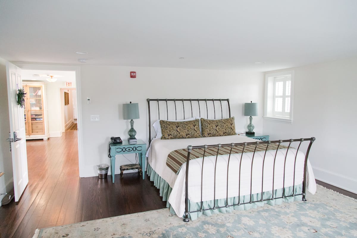 Room, Private Bathroom (Room 130) | Premium bedding, iron/ironing board, free WiFi, bed sheets