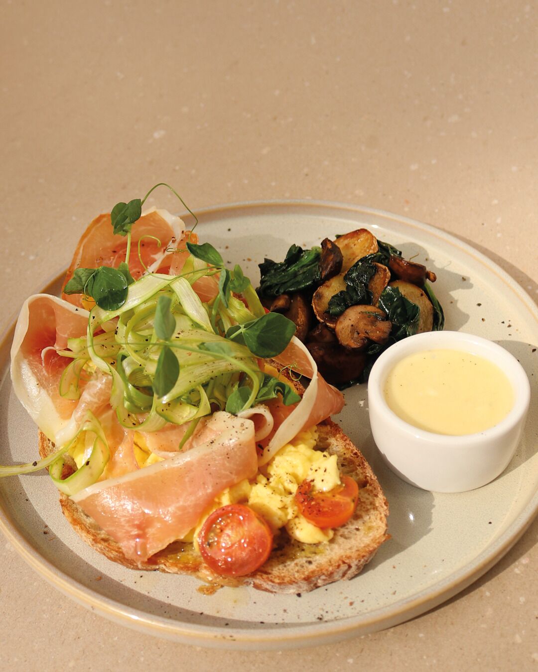 free daily full breakfast