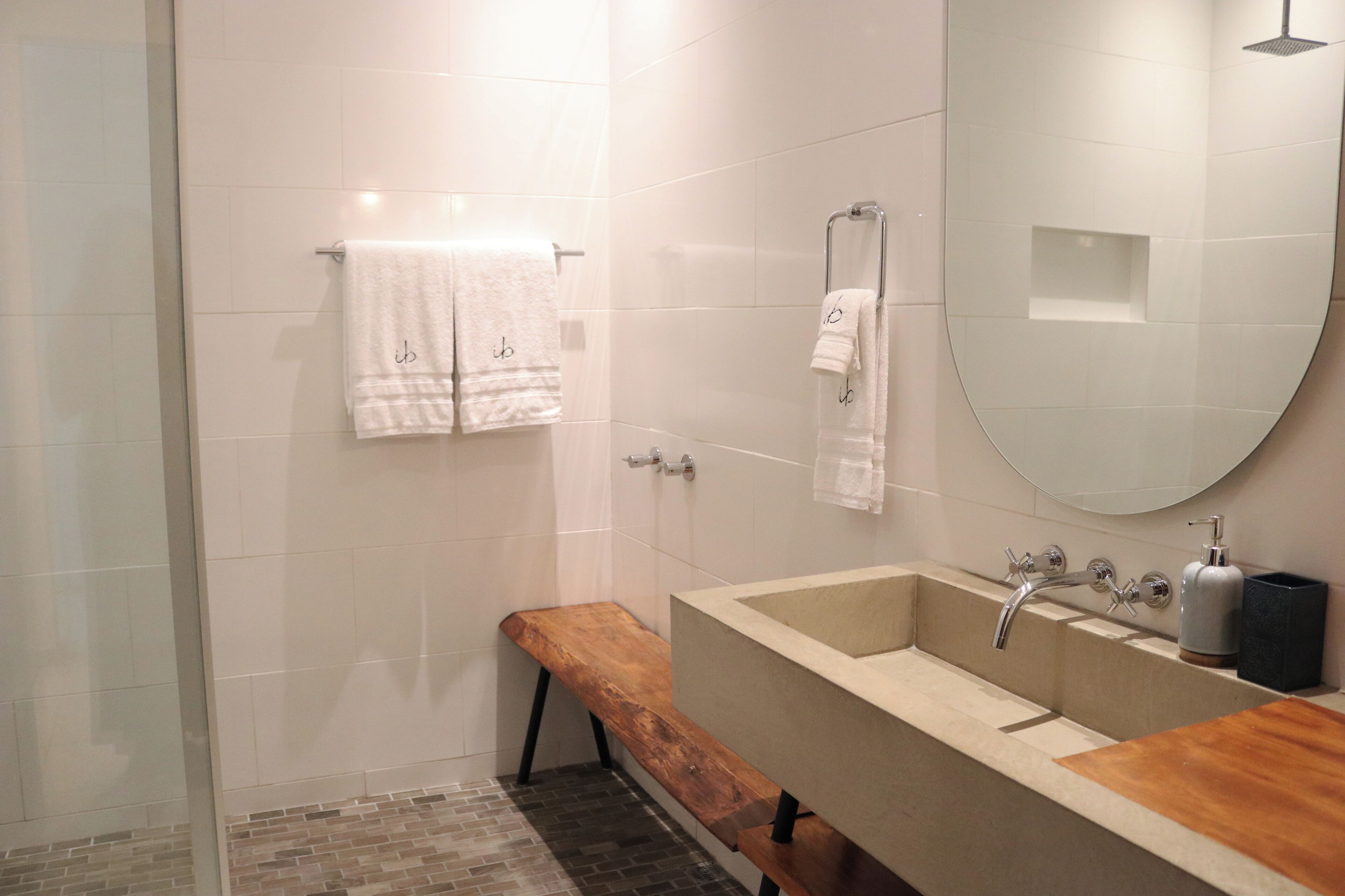 shower, rainfall showerhead, free toiletries, hair dryer