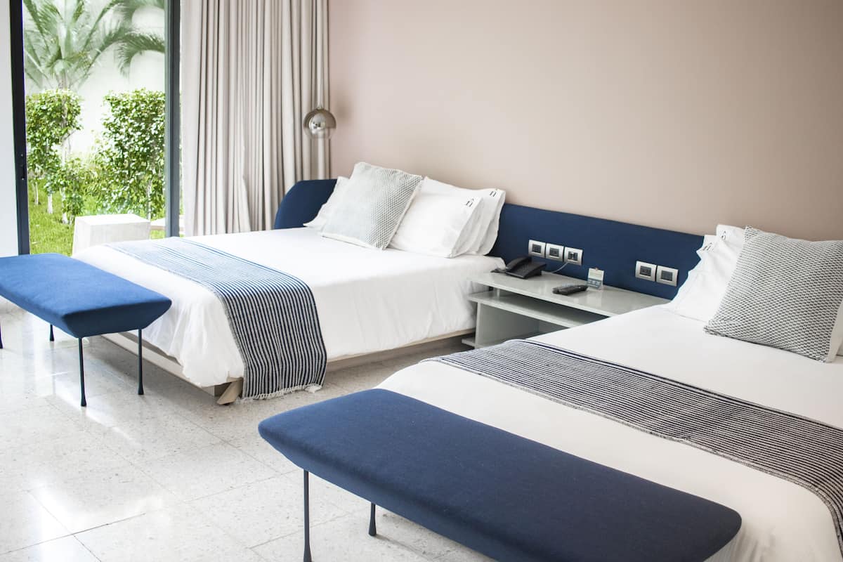 Lavender Haze Suite | Peralatan tempat tidur premium, katil Select Comfort, bar mini