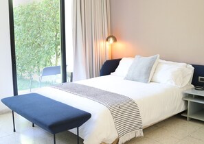 Lavender Haze Suite | Ropa de cama de alta calidad, colchones Select Comfort, minibar