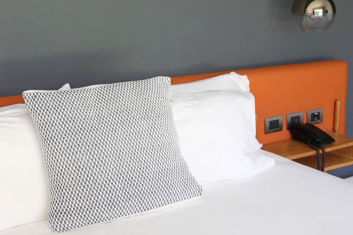 Summer Citrus Suite | Peralatan tempat tidur premium, katil Select Comfort, bar mini