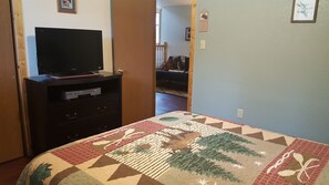 Tabla de planchar con plancha, wifi gratis y ropa de cama 