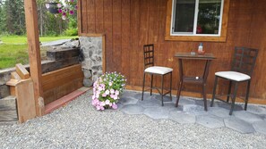 Outdoor dining - Southern Bluff B&B (Soldotna)