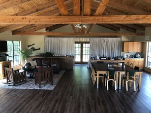 Tägliches inbegriffenes Frühstücksbuffet