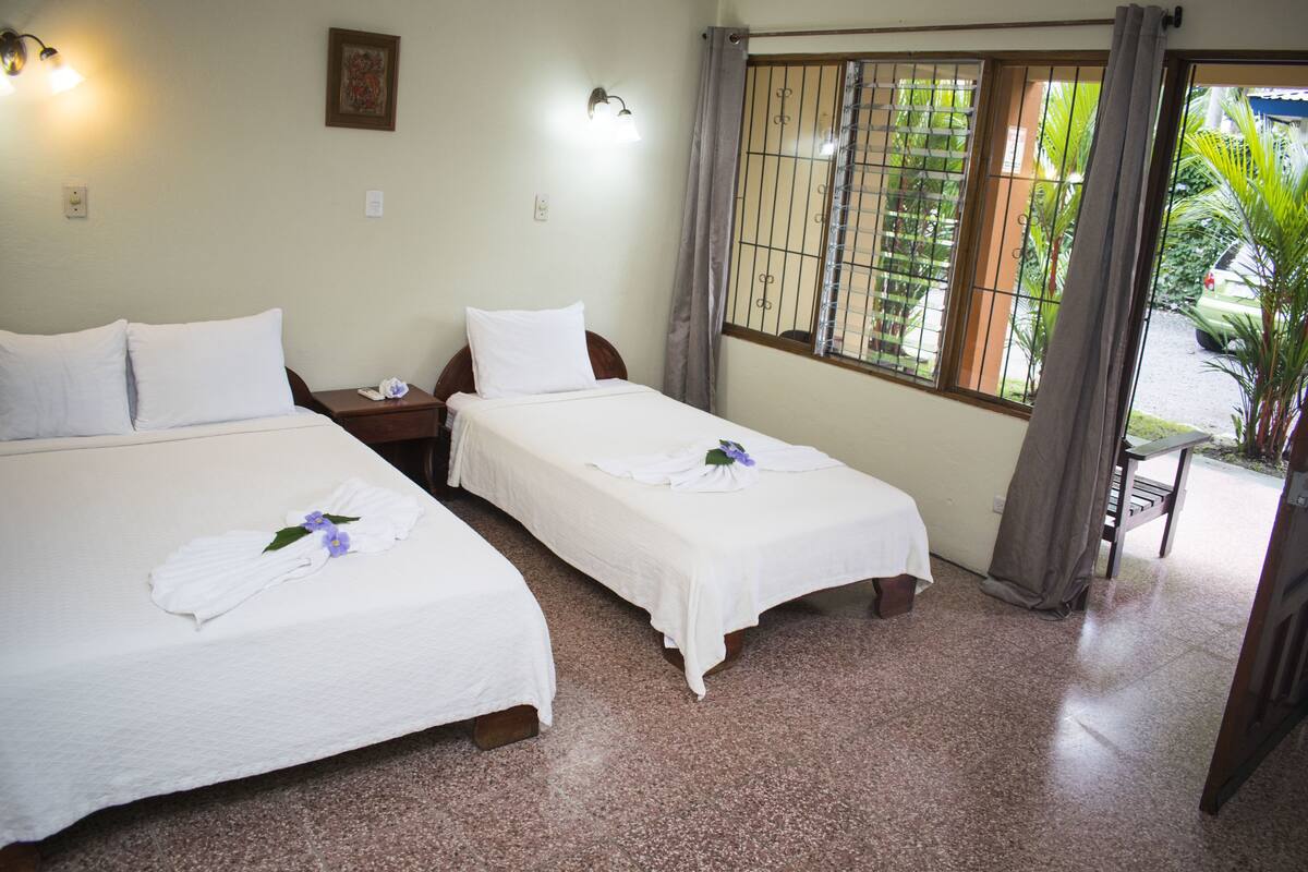 Standard Triple Room | In-room safe, WiFi (free)