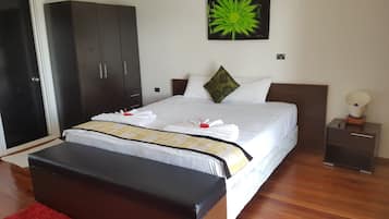 Executive Apartment, 2 Bedrooms, 2 Bathrooms, Pool View | 2 bedrooms, desk, iron/ironing board, rollaway beds