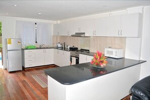 Executive Apartment, 2 Bedrooms, 2 Bathrooms, Pool View | Private kitchen - Hibiscus Residences Fiji (Nadi)