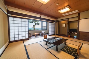 Standard Japanese Style Room | In-room safe, desk, free WiFi - Awakan (Sumoto)