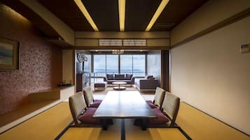 Luxury Japanese Room with a twin-bed | In-room safe, desk, free WiFi