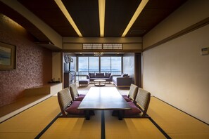 特別室 | セーフティボックス (室内)、デスク、WiFi (無料)