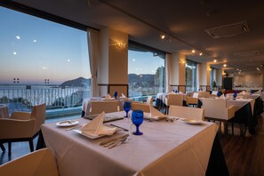 Restaurant - Fontaine Bleau Atami (Atami)