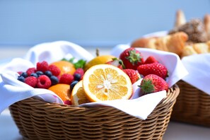 Free daily continental breakfast 