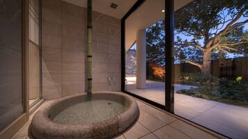 Superior Twin Room | Bathroom | Separate bathtub and shower, spring water bathtub, free toiletries