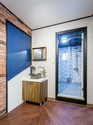 Gallery Villa, 3 Bedrooms, Private Bathroom, City View | Premium bedding, down comforters, desk, blackout drapes - Xicun 168 B&B (Seoul)