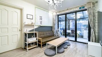 Family Villa, 3 Bedrooms, Terrace, City View | Living room