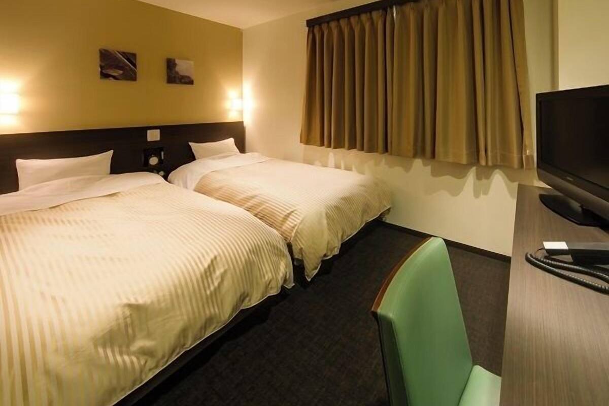 WiFi (free), bed sheets