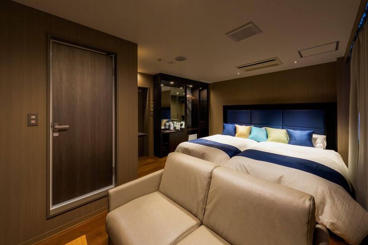 WiFi (free), bed sheets